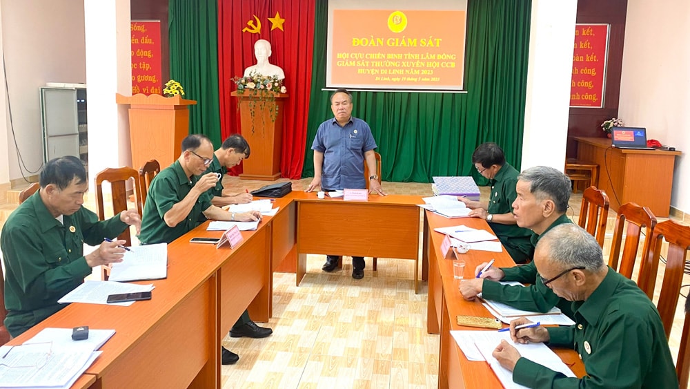Quang cảnh buổi làm việc