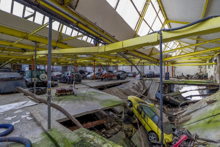 Ngỡ ngàng với 'kho báu' chứa toàn xe cổ bị bỏ hoang ở Bỉ - 2