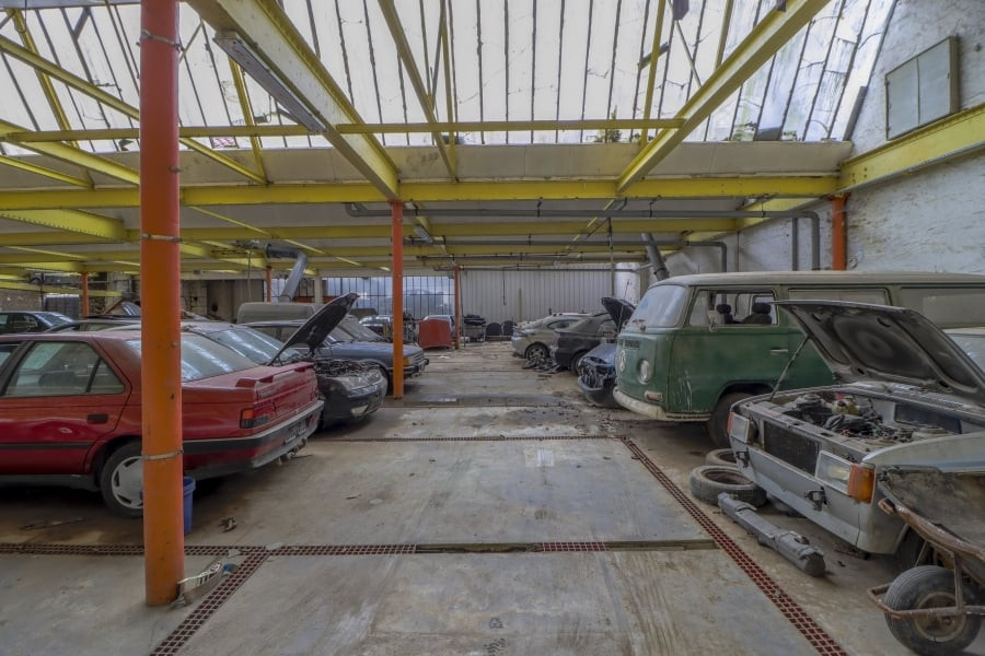 Ngỡ ngàng với 'kho báu' chứa toàn xe cổ bị bỏ hoang ở Bỉ - 3