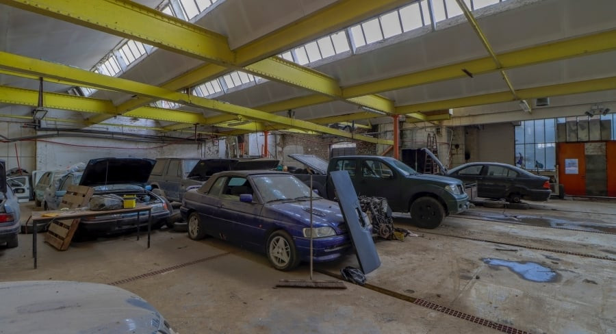 Ngỡ ngàng với 'kho báu' chứa toàn xe cổ bị bỏ hoang ở Bỉ - 5