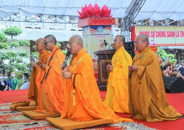  Đắk Nông: Ban Trị sự Phật giáo tỉnh trang nghiêm tổ chức Đại lễ Phật đản và diễu hành xe hoa ảnh 5