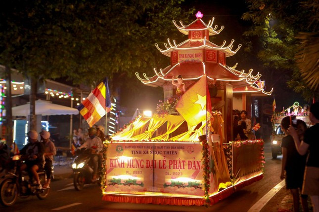  Đắk Nông: Ban Trị sự Phật giáo tỉnh trang nghiêm tổ chức Đại lễ Phật đản và diễu hành xe hoa ảnh 8