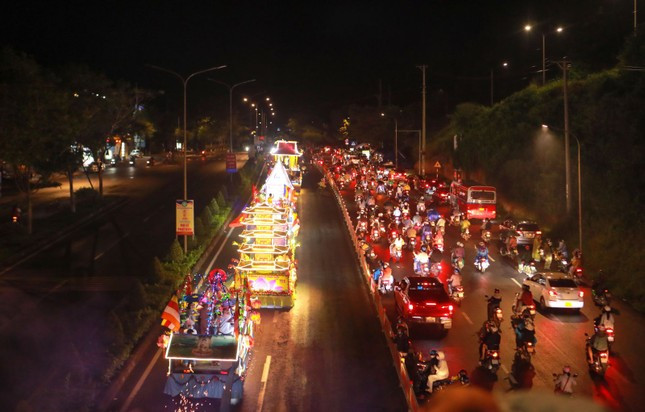  Đắk Nông: Ban Trị sự Phật giáo tỉnh trang nghiêm tổ chức Đại lễ Phật đản và diễu hành xe hoa ảnh 11