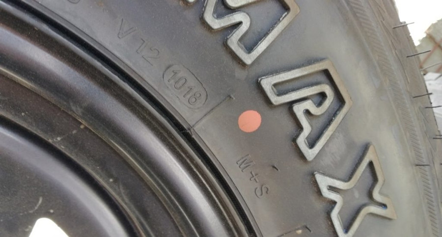 Những chấm tròn vàng, đỏ trên lốp ô tô có tác dụng gì? - 2