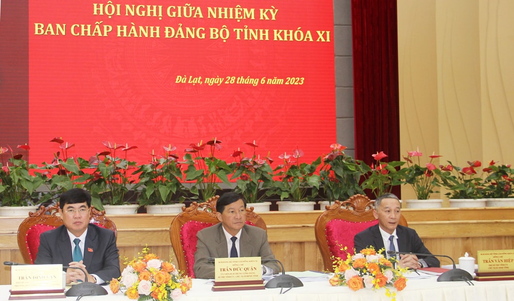 Các đồng chí chủ trì Hội nghị