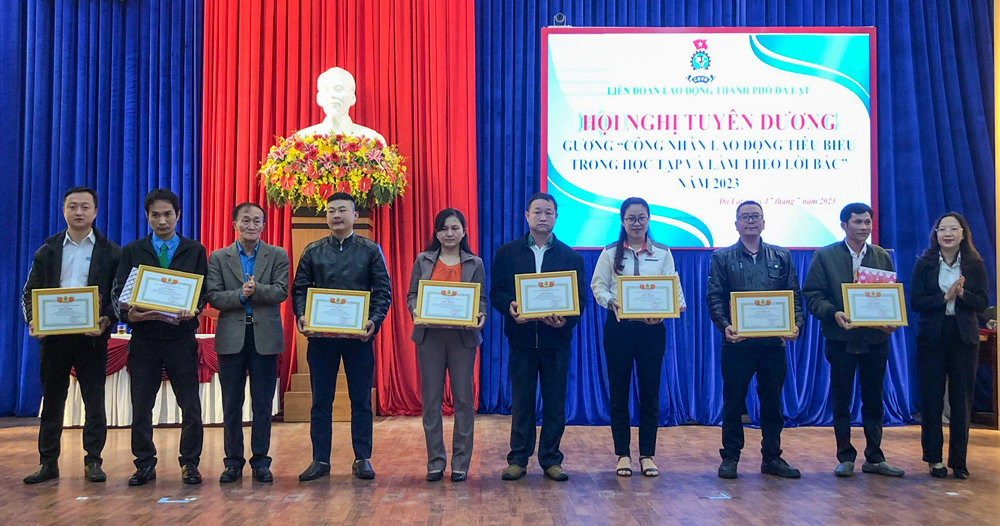 Biểu dương gương Công nhân lao động tiêu biểu trong học tập và làm theo lời Bác năm 2023