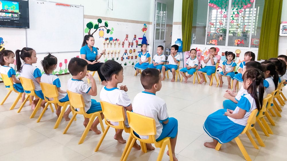 Tiết học hát của cô - trò lớp lá 1