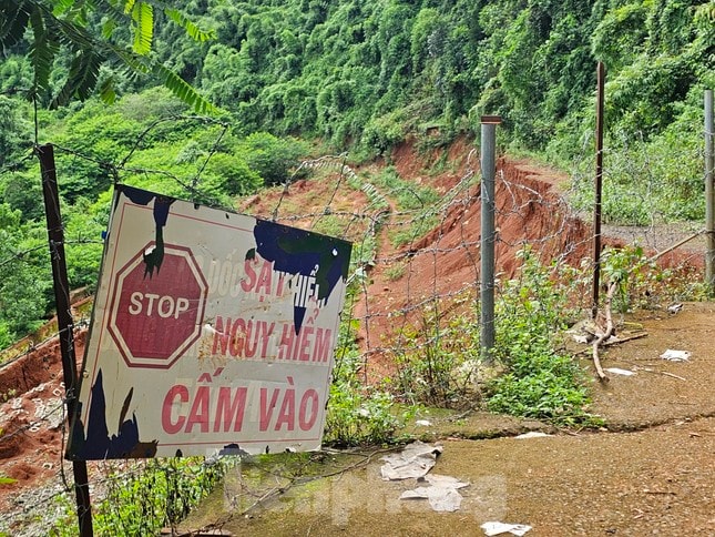 Đường xuống thác nước đẹp ‘siêu thực’ ở Đắk Nông nứt toác: Chờ sửa suốt 3 năm, vì sao? ảnh 2