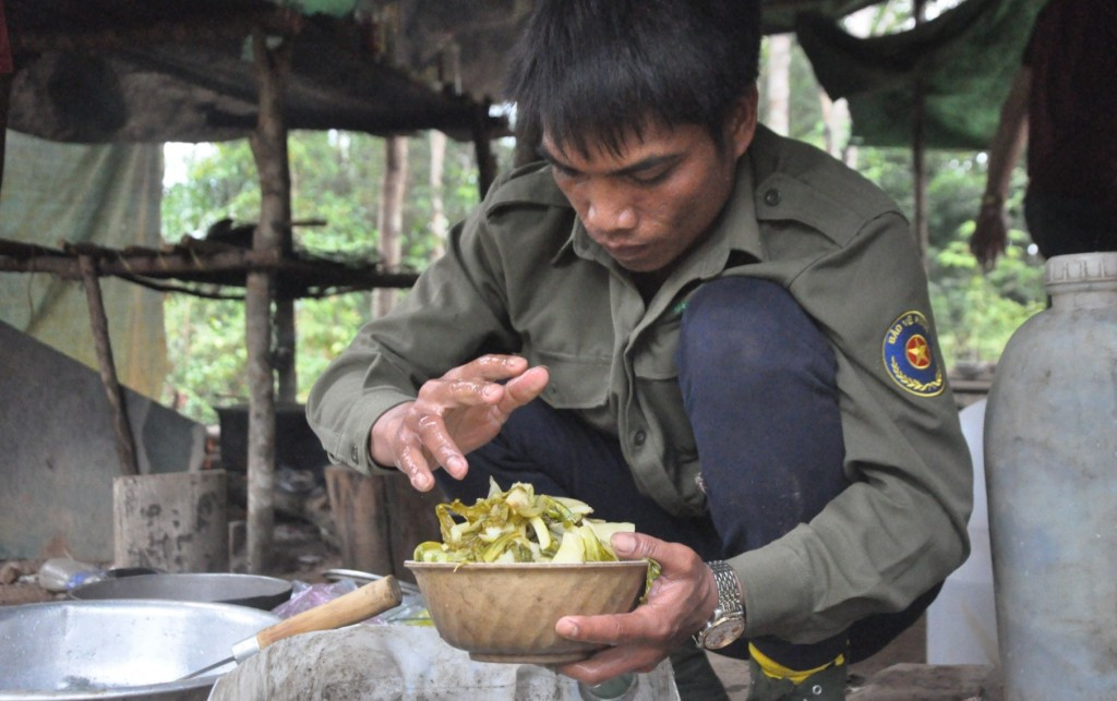 Cuộc sống thiếu thốn của lực lượng chuyên trách bảo vệ rừng ở Kon Tum