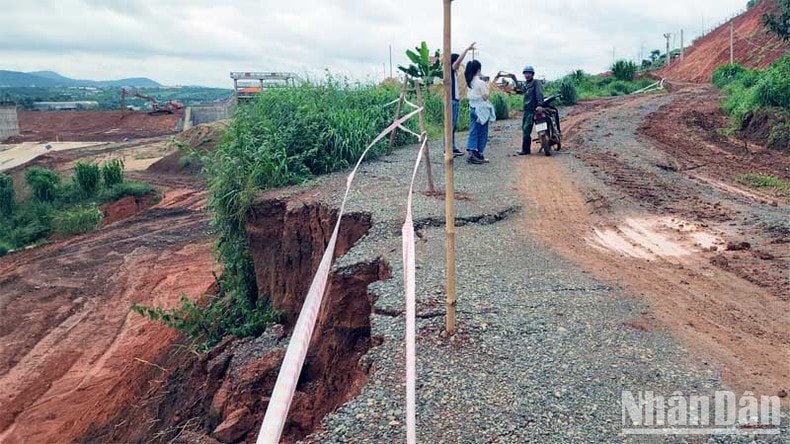 Sụt lún, sạt trượt đất nghiêm trọng tại khu vực dự án hồ chứa nước ở Lâm Đồng ảnh 3