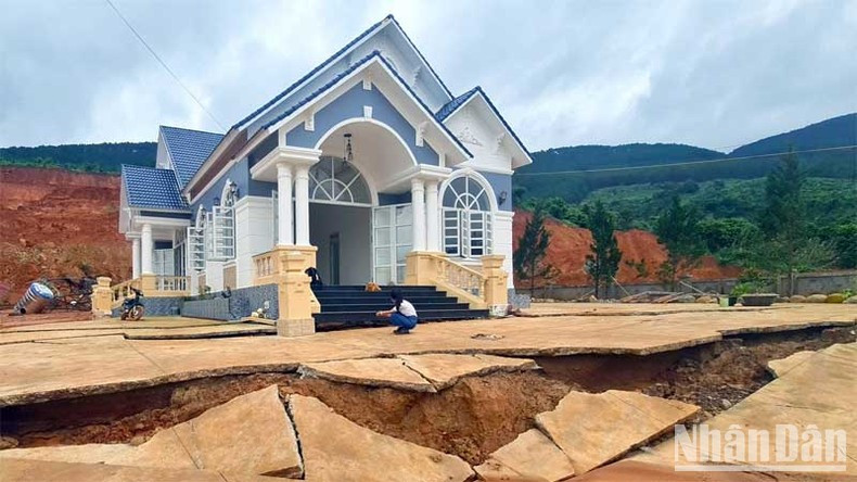 Sụt lún, sạt trượt đất nghiêm trọng tại khu vực dự án hồ chứa nước ở Lâm Đồng ảnh 1