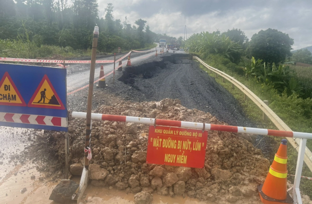 Khắc phục sạt lở đường giao thông ở Đắk Lắk - Ảnh 2.
