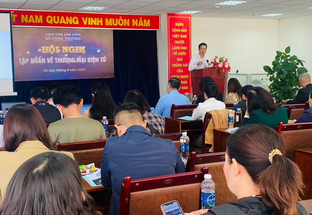 Quang cảnh lớp tập huấn