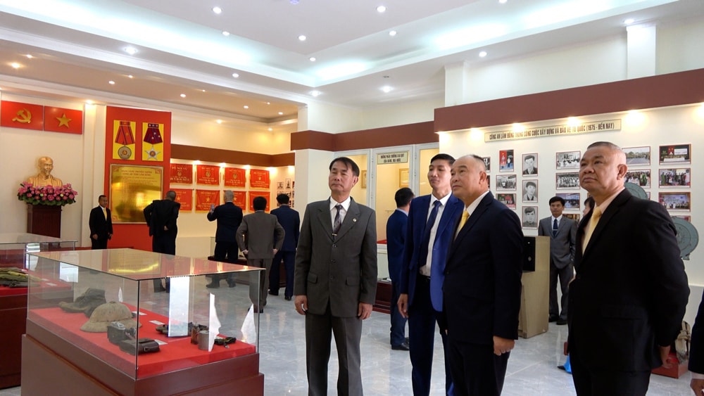 Đoàn Cảnh sát Hoàng gia nghe quá trình công tác chiến đấu Công an Lâm Đồng
