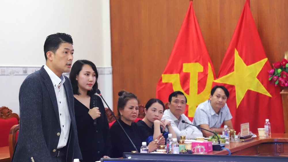 Ông Mori Kazuki - Giám đốc đại diện Công ty Food Force, Nhật Bản đã khái quát về các lĩnh vực kinh doanh và nhu cầu nhập khẩu các sản phẩm thịt từ Việt Nam