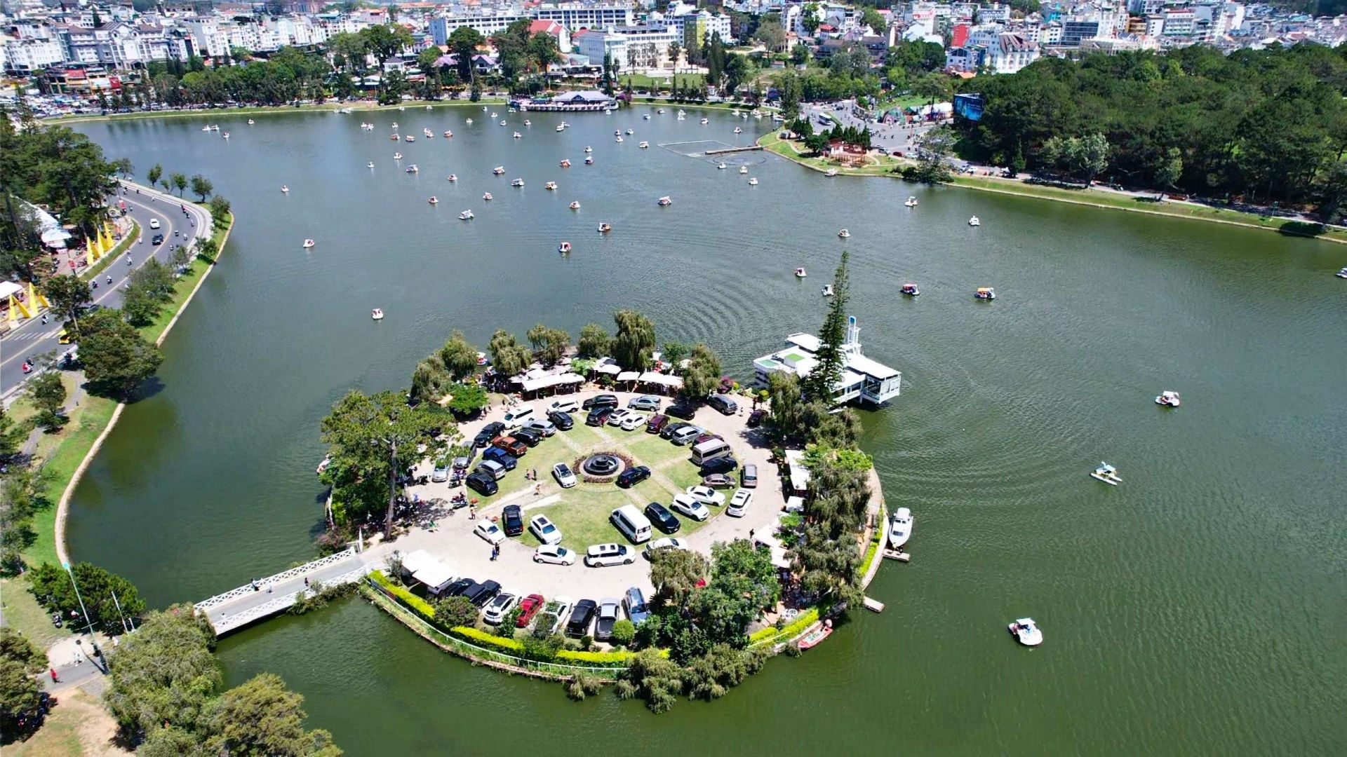 Nhà hàng Thuỷ Tạ, khu đất đắc địa trên hồ Xuân Hương đang được đấu giá cho thuê đất với giá khởi điểm 30,04 tỷ đồng/năm