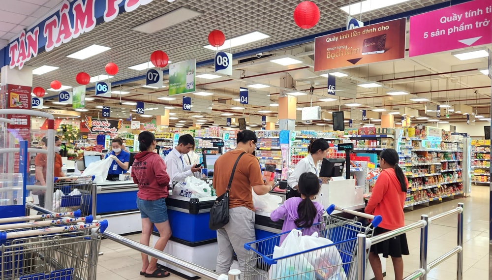Theo thỏa thuận, đoàn viên, người lao động sẽ được hỗ trợ giảm giá từ 15 - 45% khi mua các mặt hàng thiết yếu trong thời hạn 1 năm tại Siêu thị Co.opmart