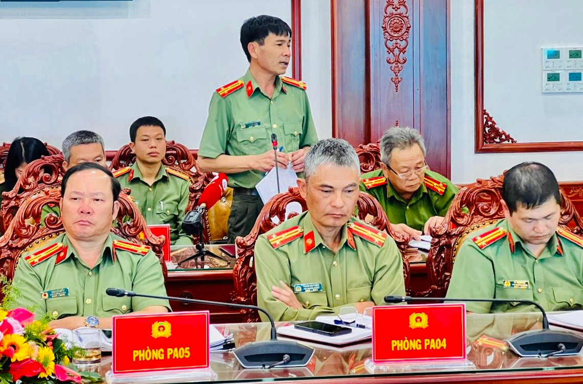 Đại diện các phòng chuyên môn Công an tỉnh góp ý về Luật Căn cước công dân, Luật Lực lượng tham gia bảo vệ an ninh, trật tự cơ sở