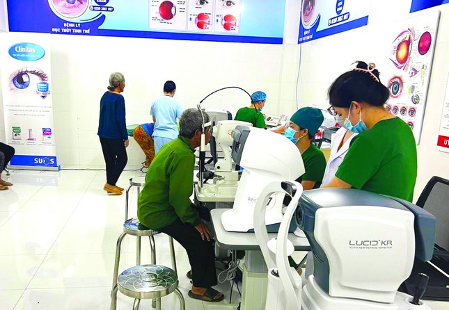 Bệnh viện Mắt Kon Tum mở đợt cao điểm chữa mắt miễn phí ảnh 1