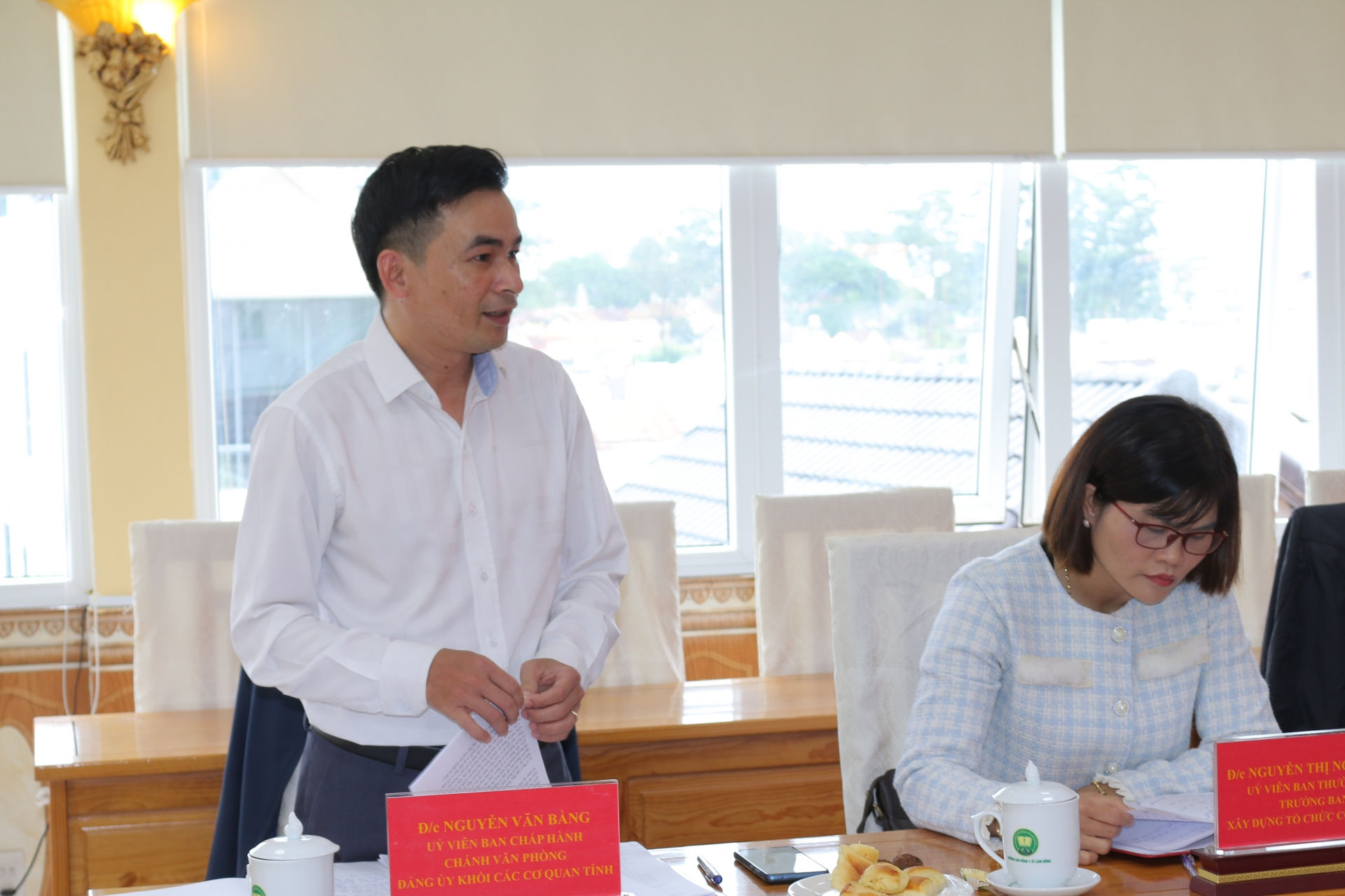 Các đồng chí trong đoàn làm việc của Đảng ủy Khối Các Cơ quan tỉnh trao đổi ý kiến tại buổi làm việc