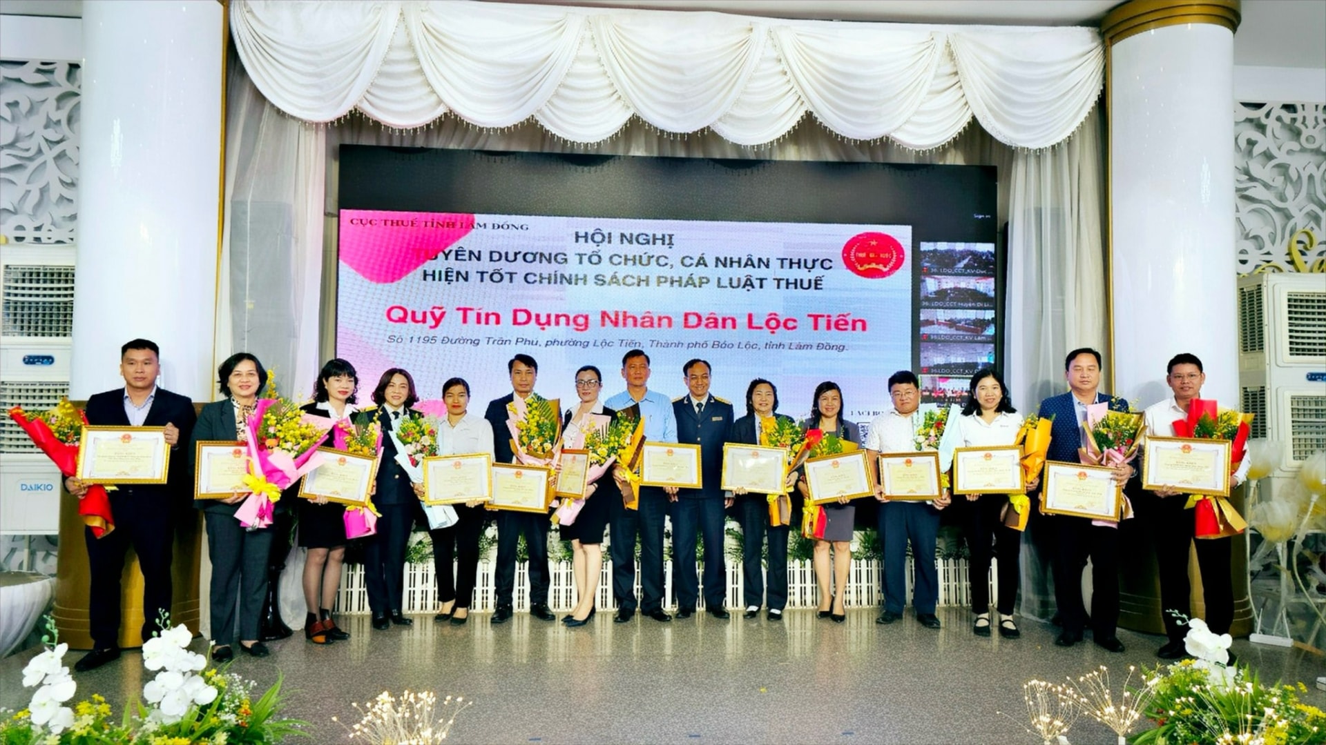 Tuyên dương các cá nhân, tổ chức thực hiện tốt chính sách pháp luật thuế