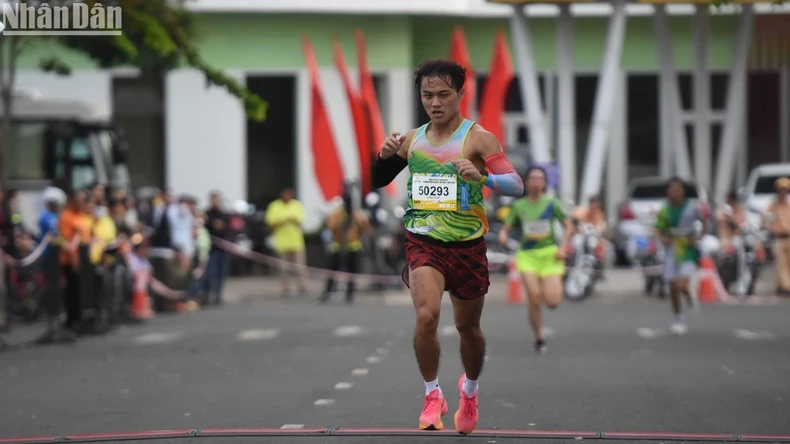 Hơn 5.000 người chạy cùng “Bình Phước marathon-Trường Tươi Group” lần thứ nhất ảnh 2