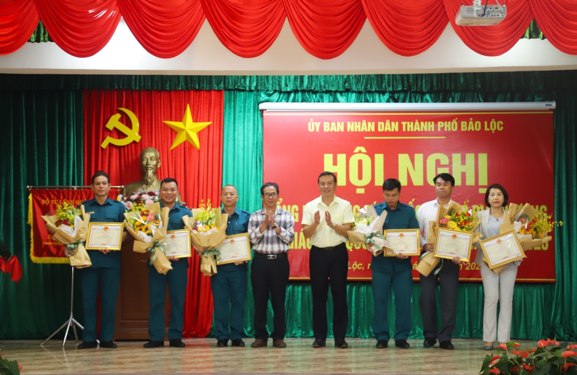 Các cá nhân nhận khen thưởng trong phong trào quyết thắng