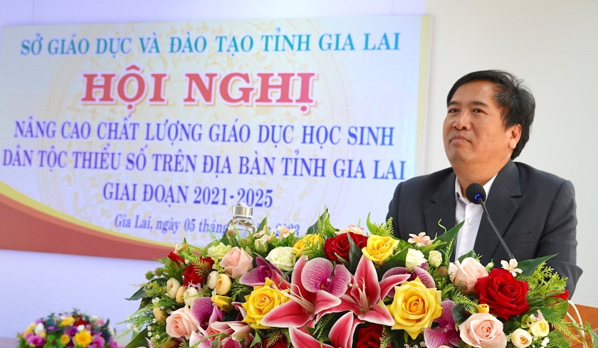 Ông Trần Bá Công-Phó Giám đốc Sở GD-ĐT phát biểu tại hội nghị. Ảnh: Mộc Trà
