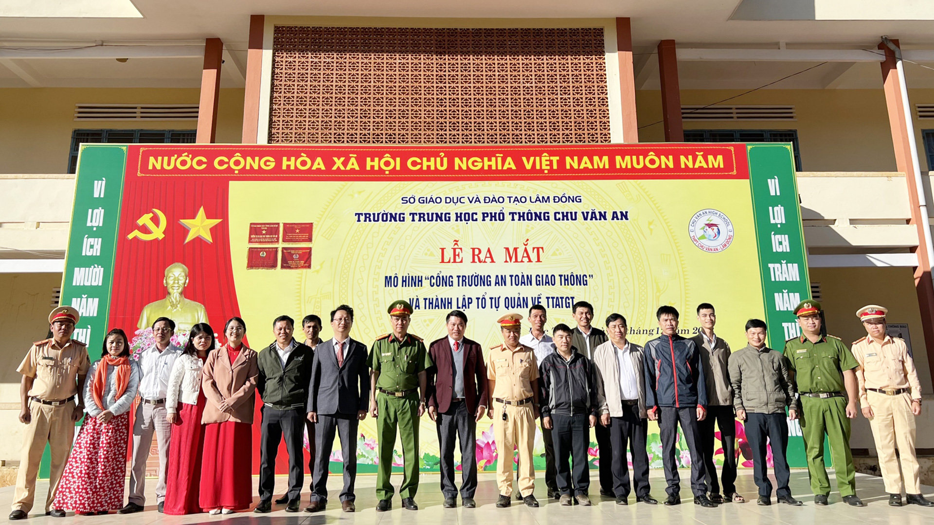 Ra mắt Tổ tự quản về trật tự an toàn giao thông