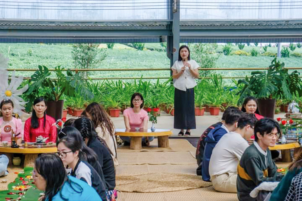 Thuyết minh tại công ty. (Ảnh do nhân vật cung cấp)