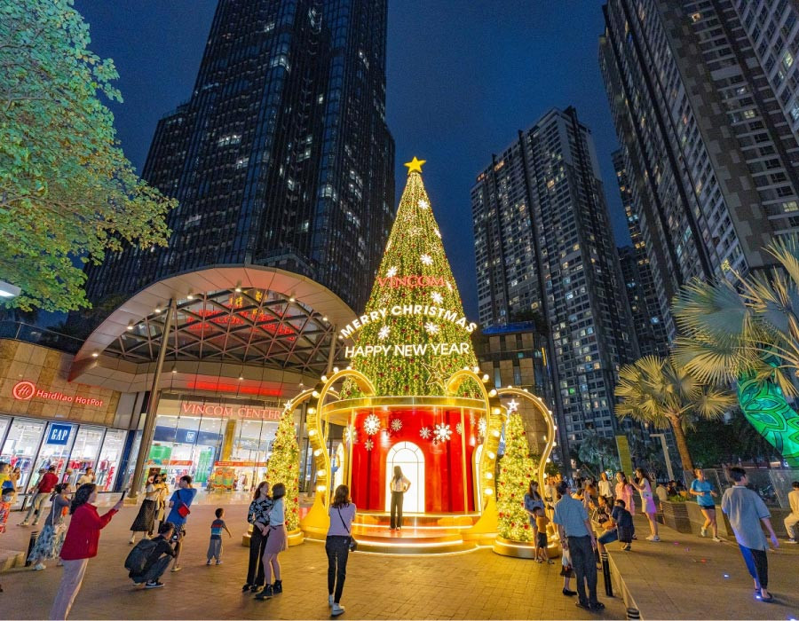 Cùng chiêm ngưỡng cây thông Noel khổng lồ đặt tại Landmark 81