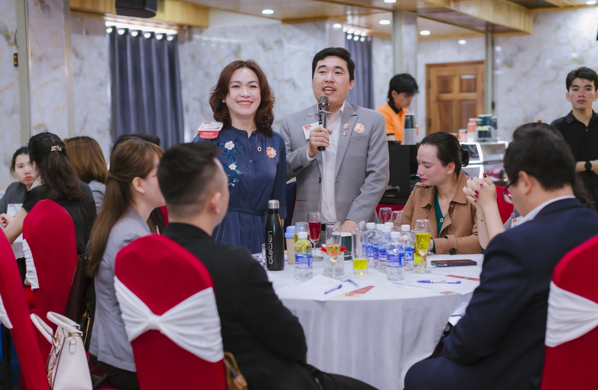 Các chủ doanh nghiệp giới thiệu dịch vụ sản phẩm cho nhau