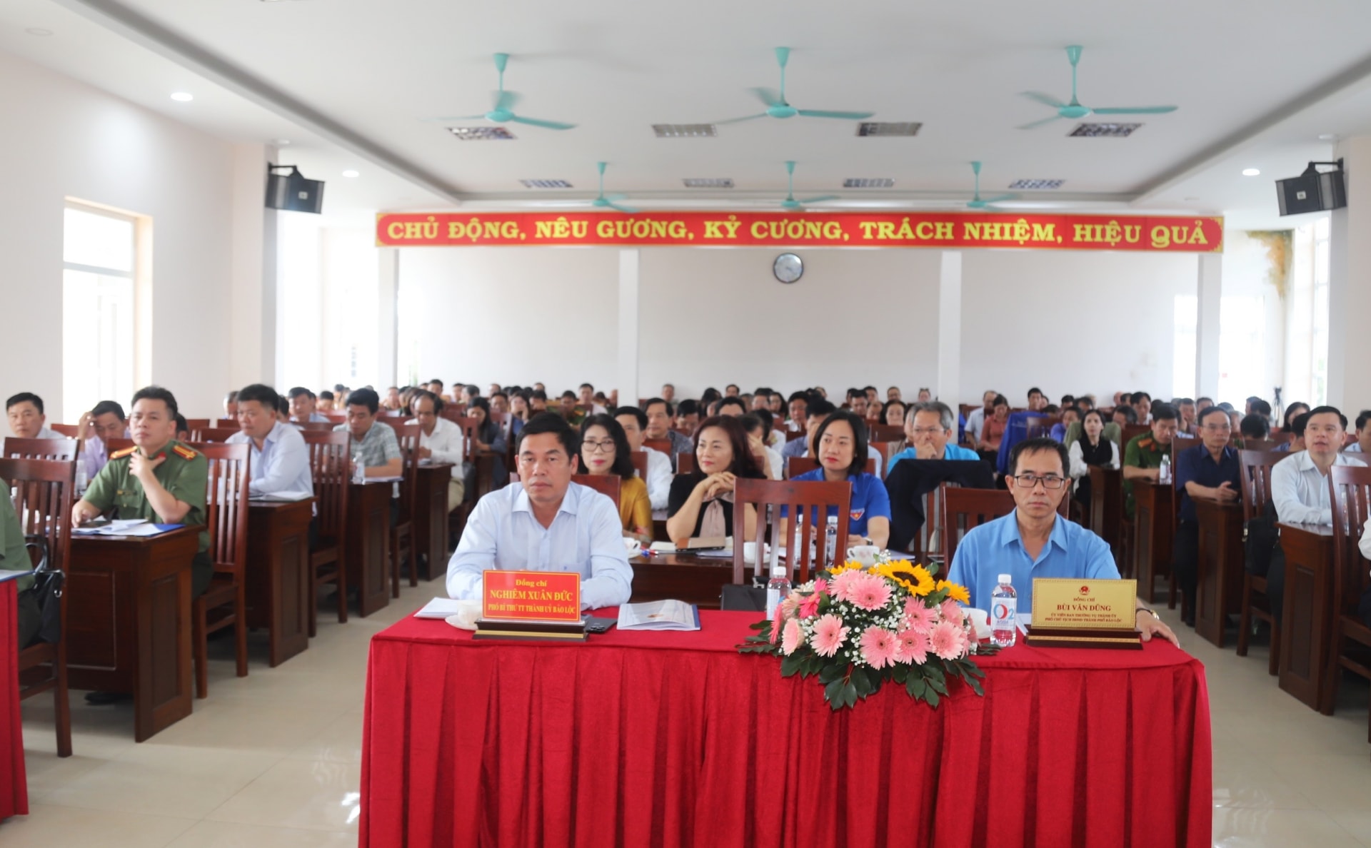 Quang cảnh hội nghị