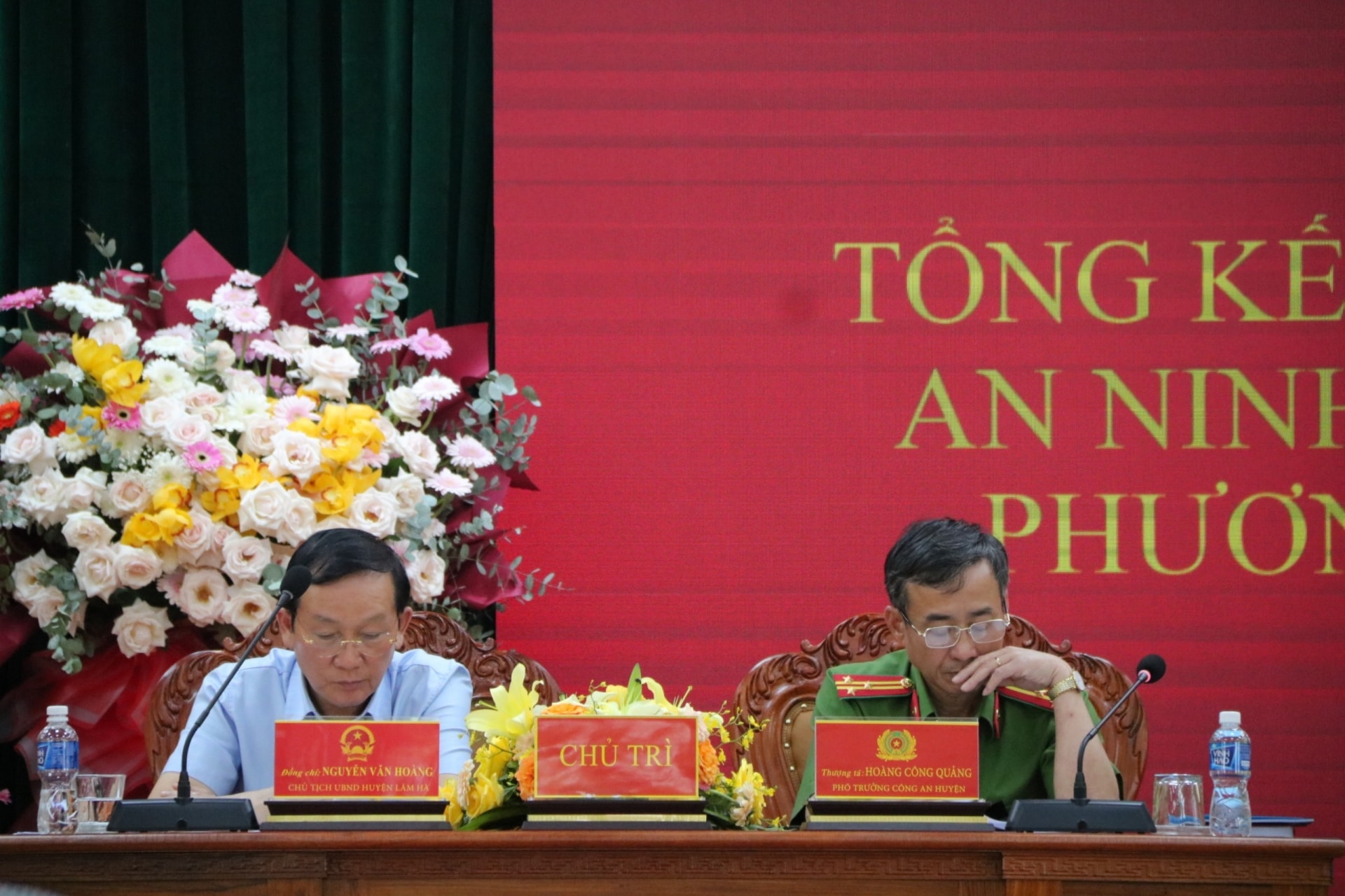 Các đồng chí chủ trì