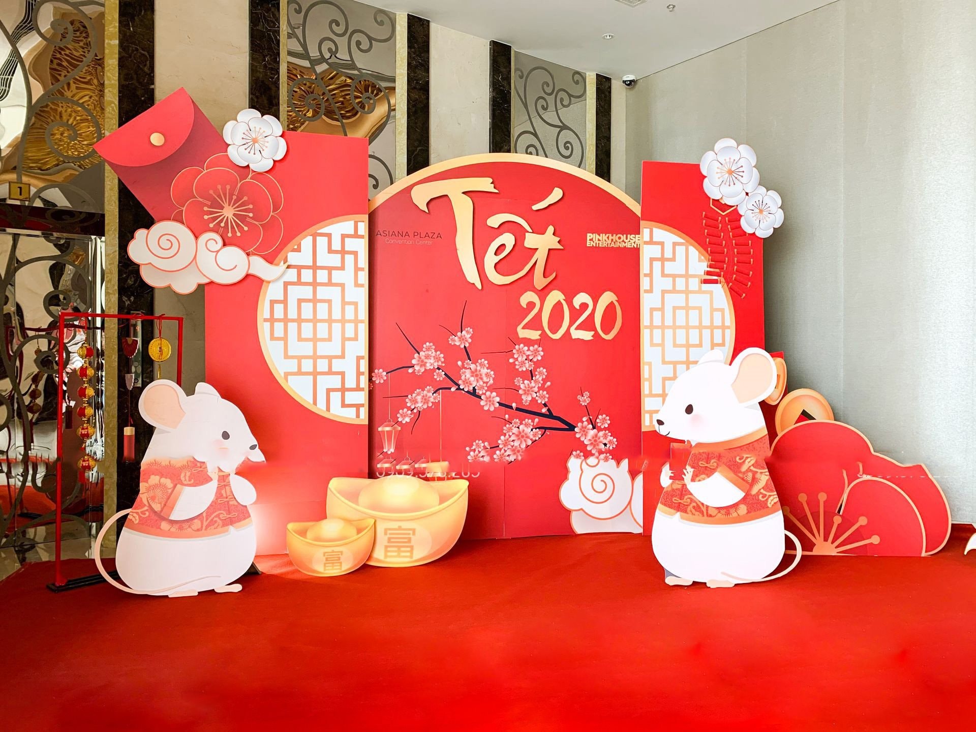 backdrop-trang-tri-tat-nien-cong-ty-year-end-party-2-pinkhouse-2020-2.jpg