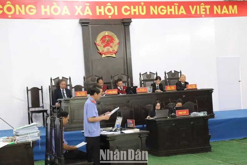 [Ảnh] Ngày đầu xét xử sơ thẩm công khai vụ tấn công khủng bố trụ sở xã tại Đắk Lắk ảnh 9