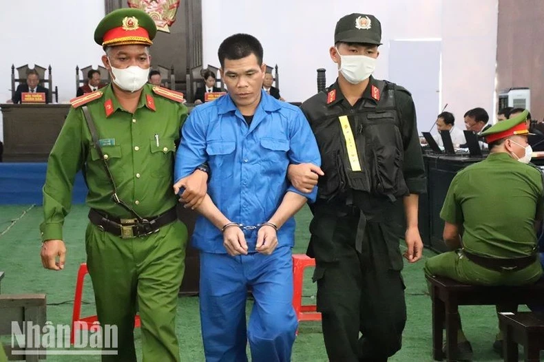 Xét xử sơ thẩm công khai vụ tấn công khủng bố trụ sở xã tại Đắk Lắk: Tiếp tục thẩm vấn, xét hỏi các bị cáo ảnh 5