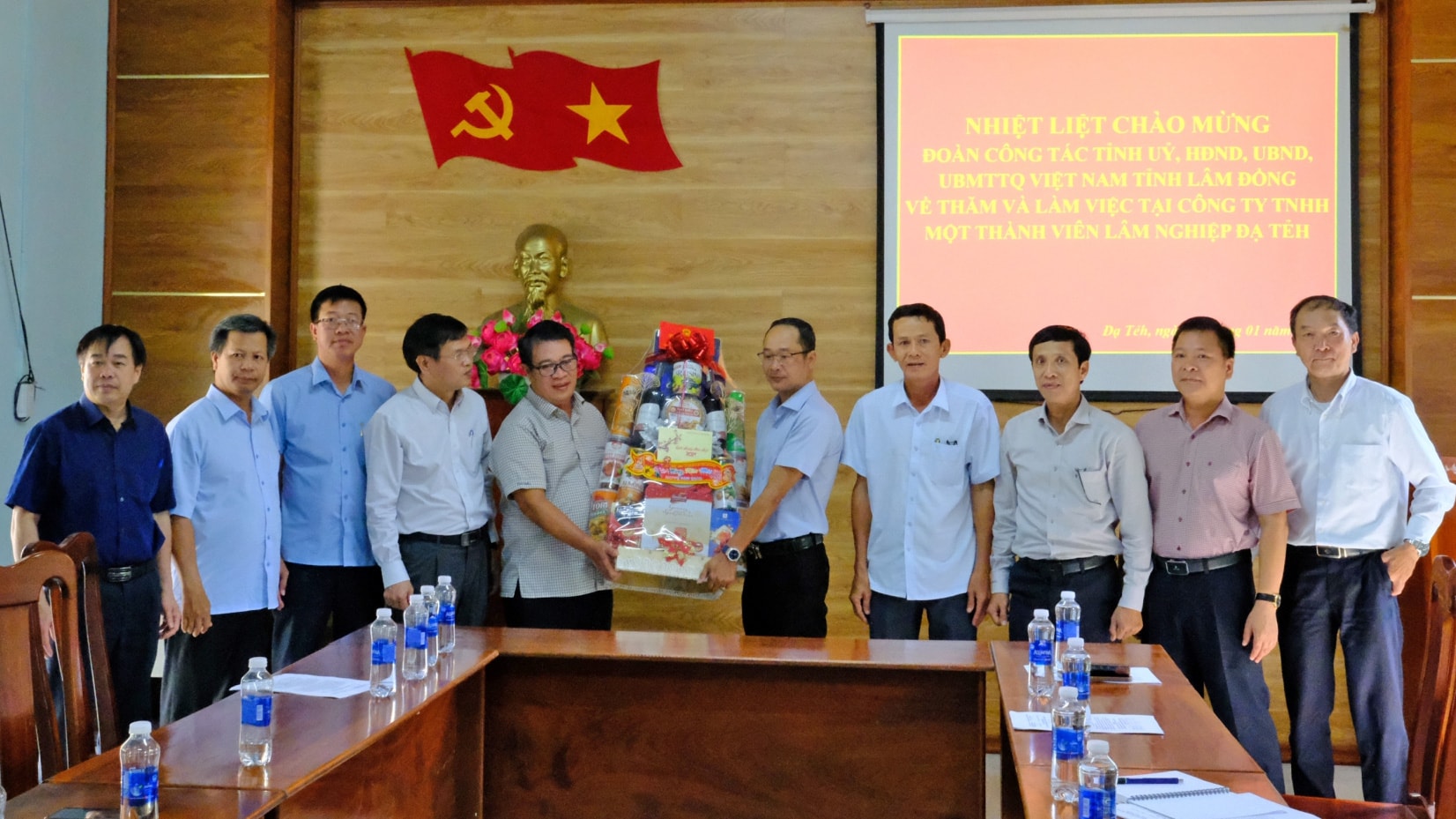 Thăm và chúc Tết cán bộ, nhân viên Công ty TNHH MTV Lâm nghiệp Đạ Tẻh