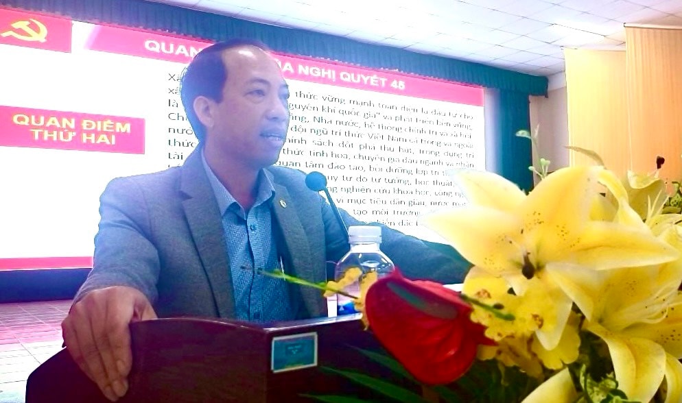 Bí thư Huyện ủy Lạc Dương Sử Thanh Hoài quán triệt Nghị quyết số 45-NQ/TW