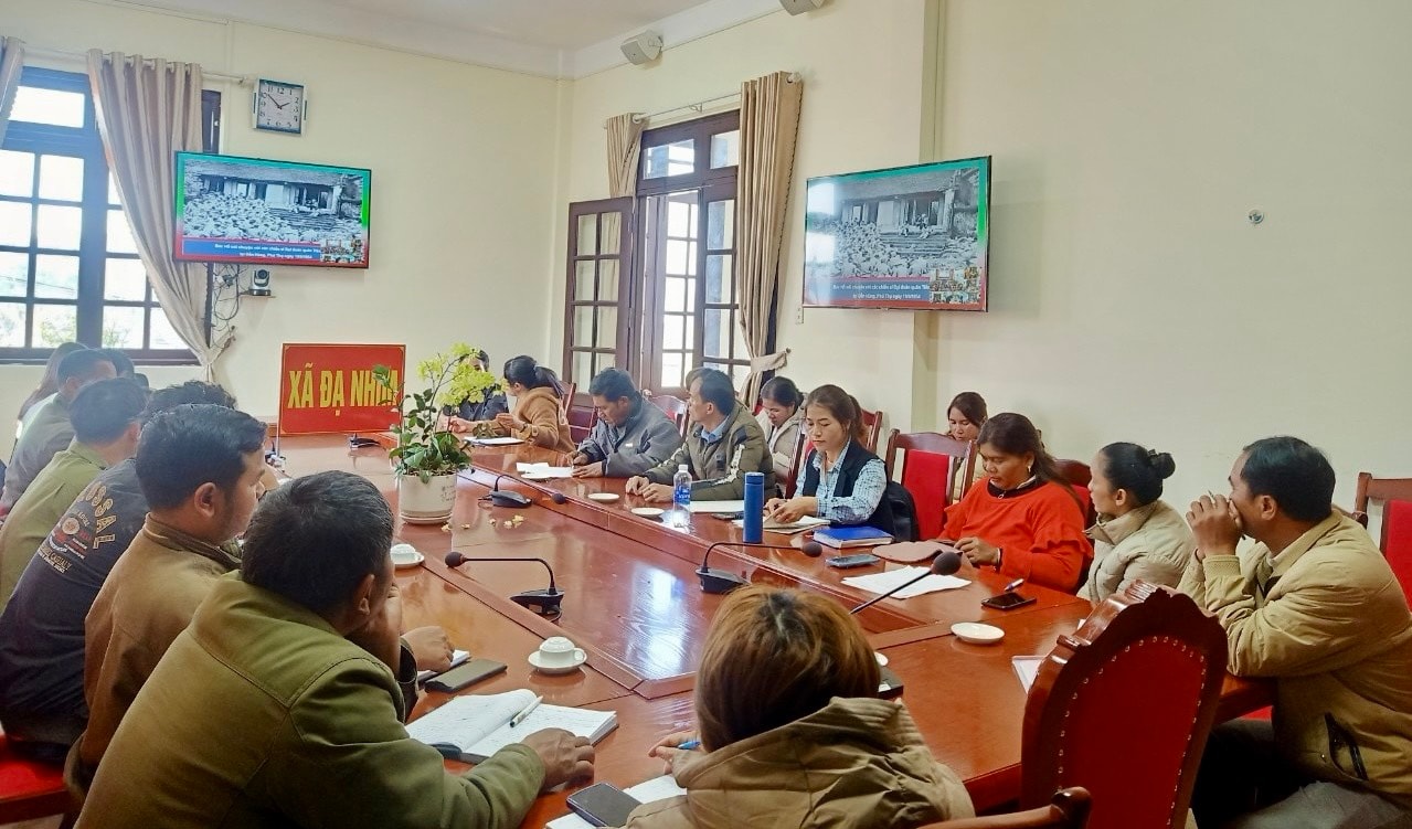 Các đại biểu tham gia học tập tại điểm cầu các xã