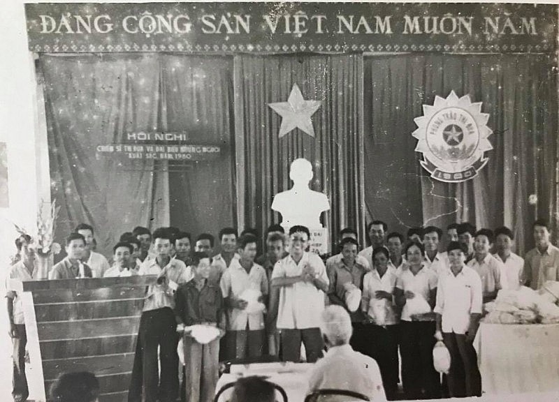 Nhà máy Đường Vạn Điểm/ Hội nghị Chiến sỹ thi đua 1980