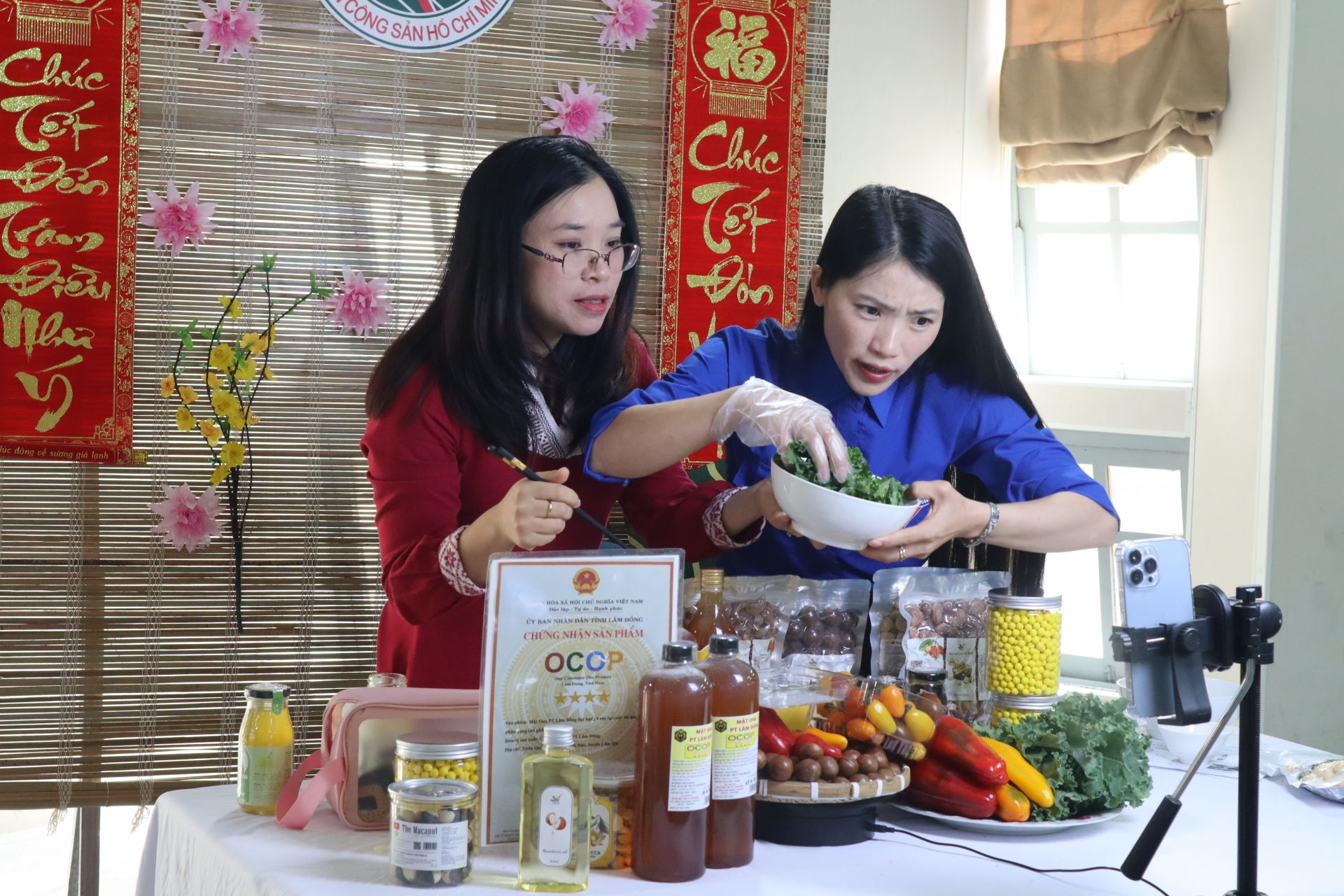 Kênh TikTok Hoàng Anh Macca đạt doanh thu hơn 41 triệu đồng sau 2 giờ livestream bán sản phẩm OCOP của thanh niên Lâm Đồng