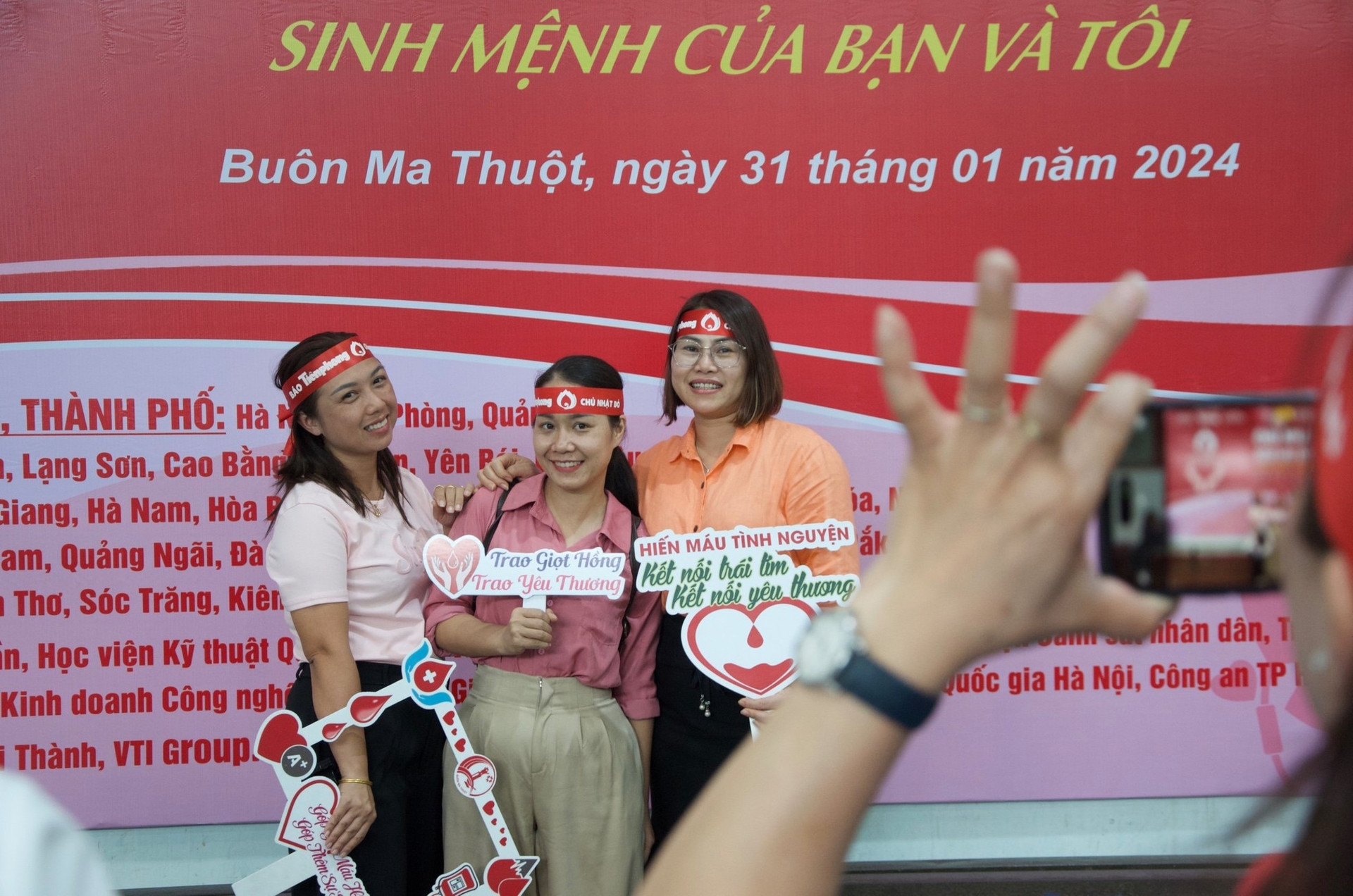 Chủ Nhật Đỏ tại Đắk Lắk: Góp phần giữ nhịp đập trái tim cho những người cần máu ảnh 9