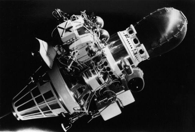 Ngày 03/02/1966, tàu Luna 9 hạ cánh thành công xuống Mặt Trăng - VẬT LÝ THIÊN VĂN