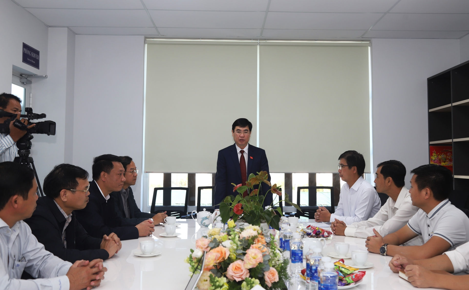 Đồng chí Trần Đình Văn - Phó Bí thư Thường trực Tỉnh ủy, Trưởng đoàn Đại biểu Quốc hội tỉnh Lâm Đồng phát biểu chức mừng tại buổi thăm, kiểm tra hoạt động sản xuất đầu năm mới tại Công ty BLao Food