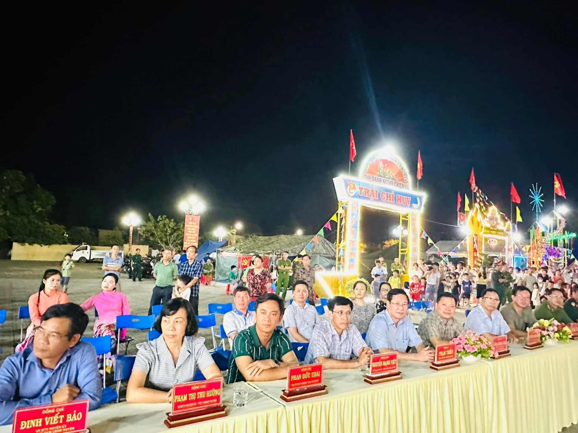 Lãnh đạo huyện Đạ Tẻh tại Hội trại tòng quân