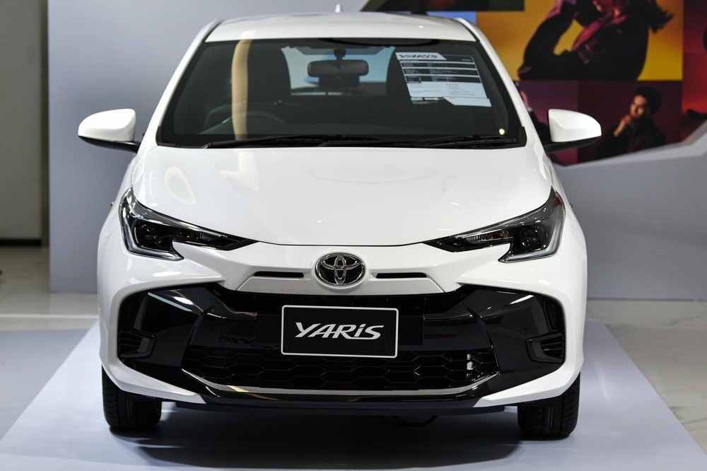 Toyota Yaris 2023 lộ diện với đầu xe y hệt Vios mới về Việt Nam