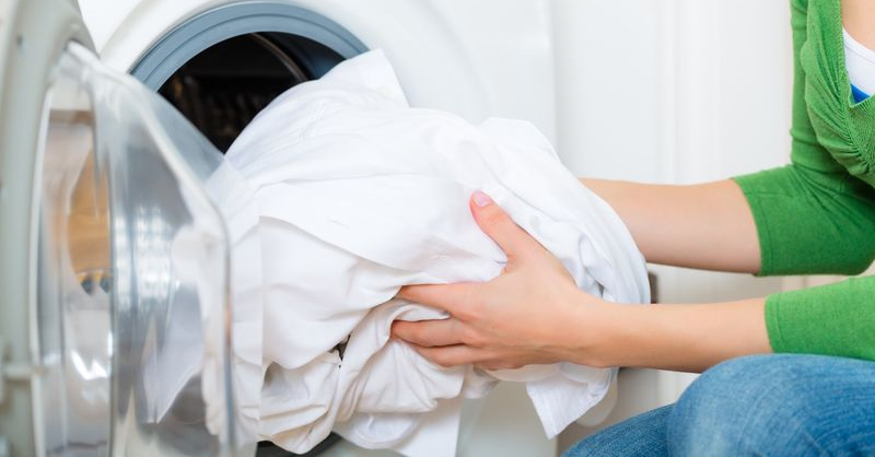 Cách giặt áo trắng bằng máy giặt: Tips và bí quyết hiệu quả