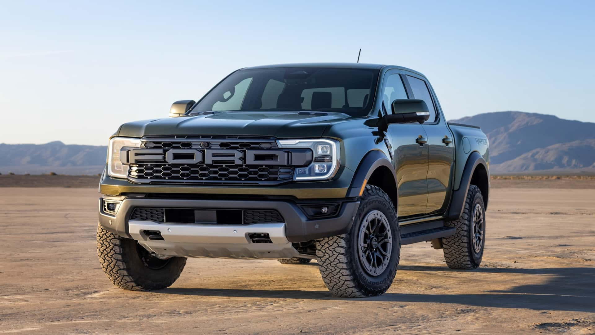 Ford Ranger 2024 ra mắt tại Mỹ với vẻ ngoài cơ bắp, động cơ mạnh mẽ hơn