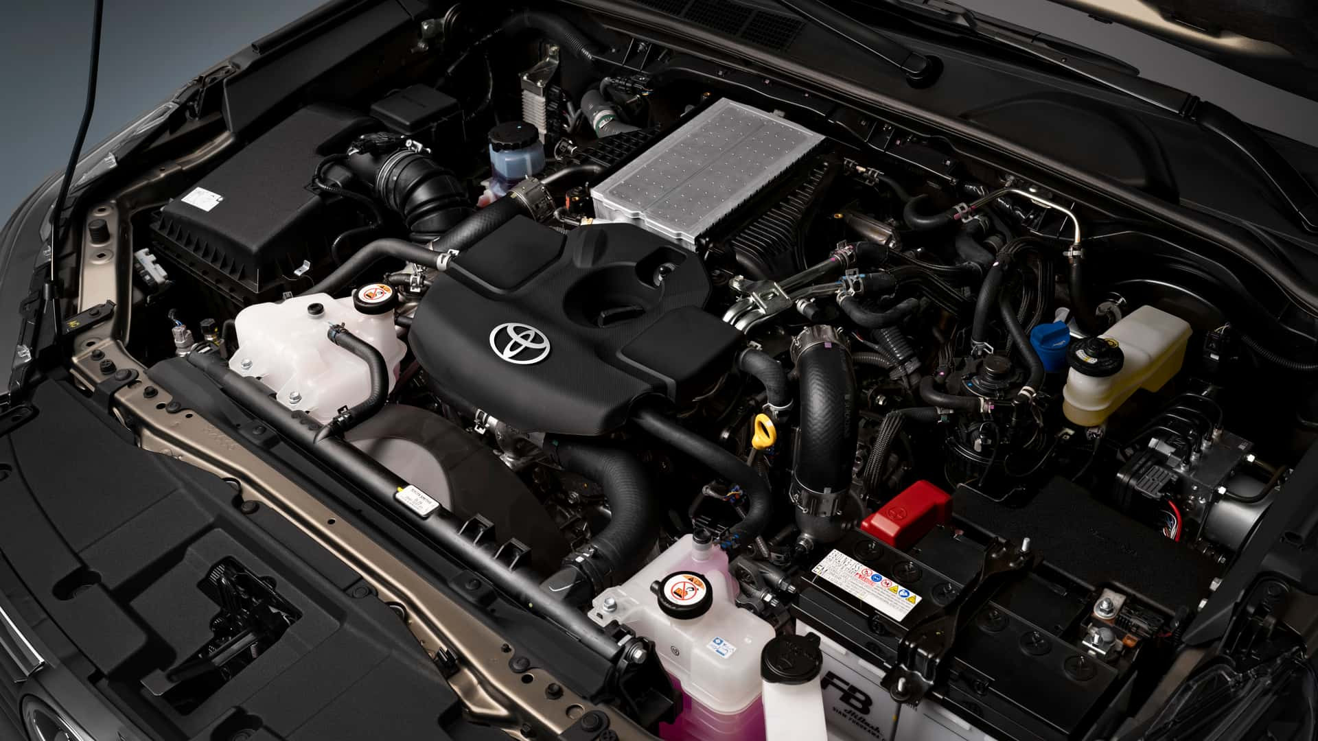 Xe bán tải Toyota Hilux 2024 sẽ có phiên bản hybrid
